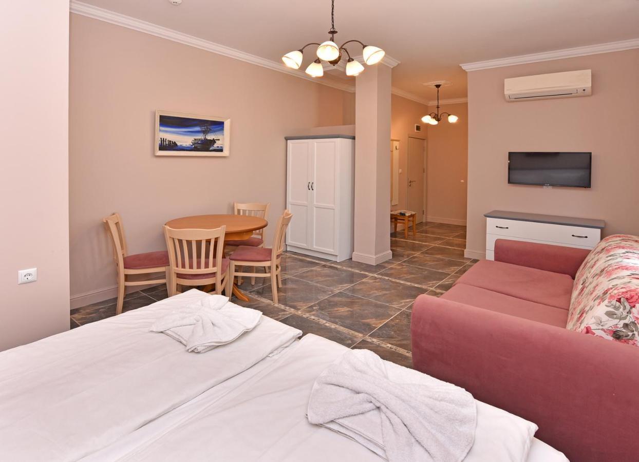 Sirena Palace Family Hotel Obzor Esterno foto