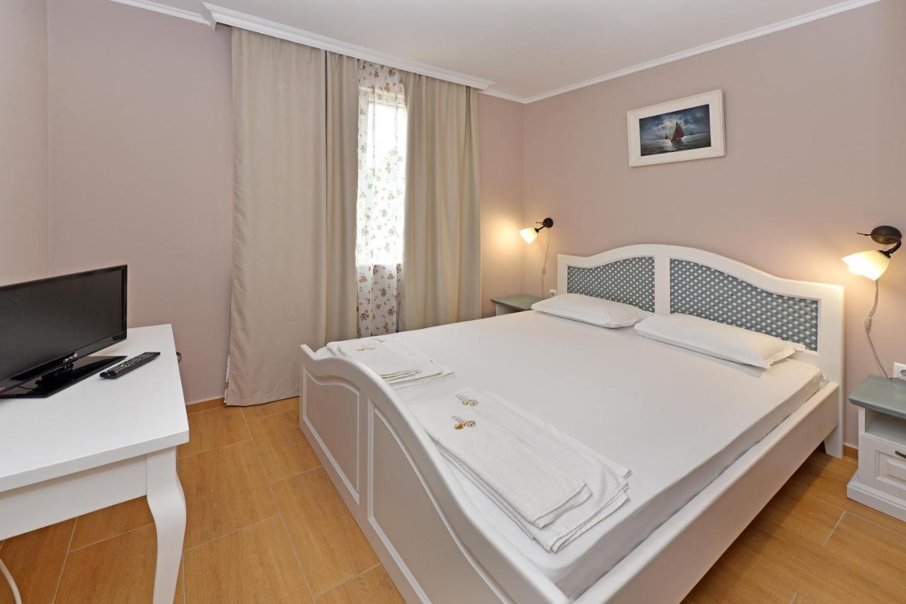 Sirena Palace Family Hotel Obzor Esterno foto