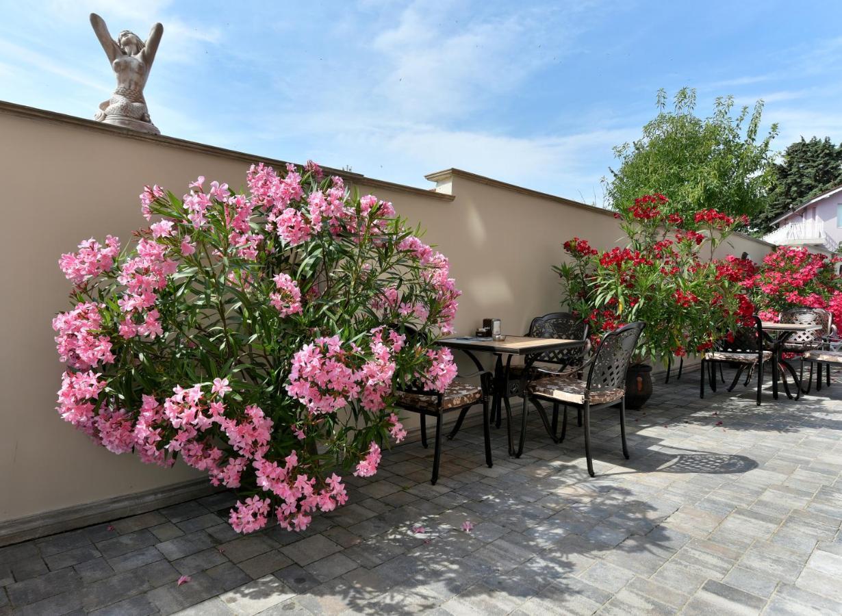 Sirena Palace Family Hotel Obzor Esterno foto