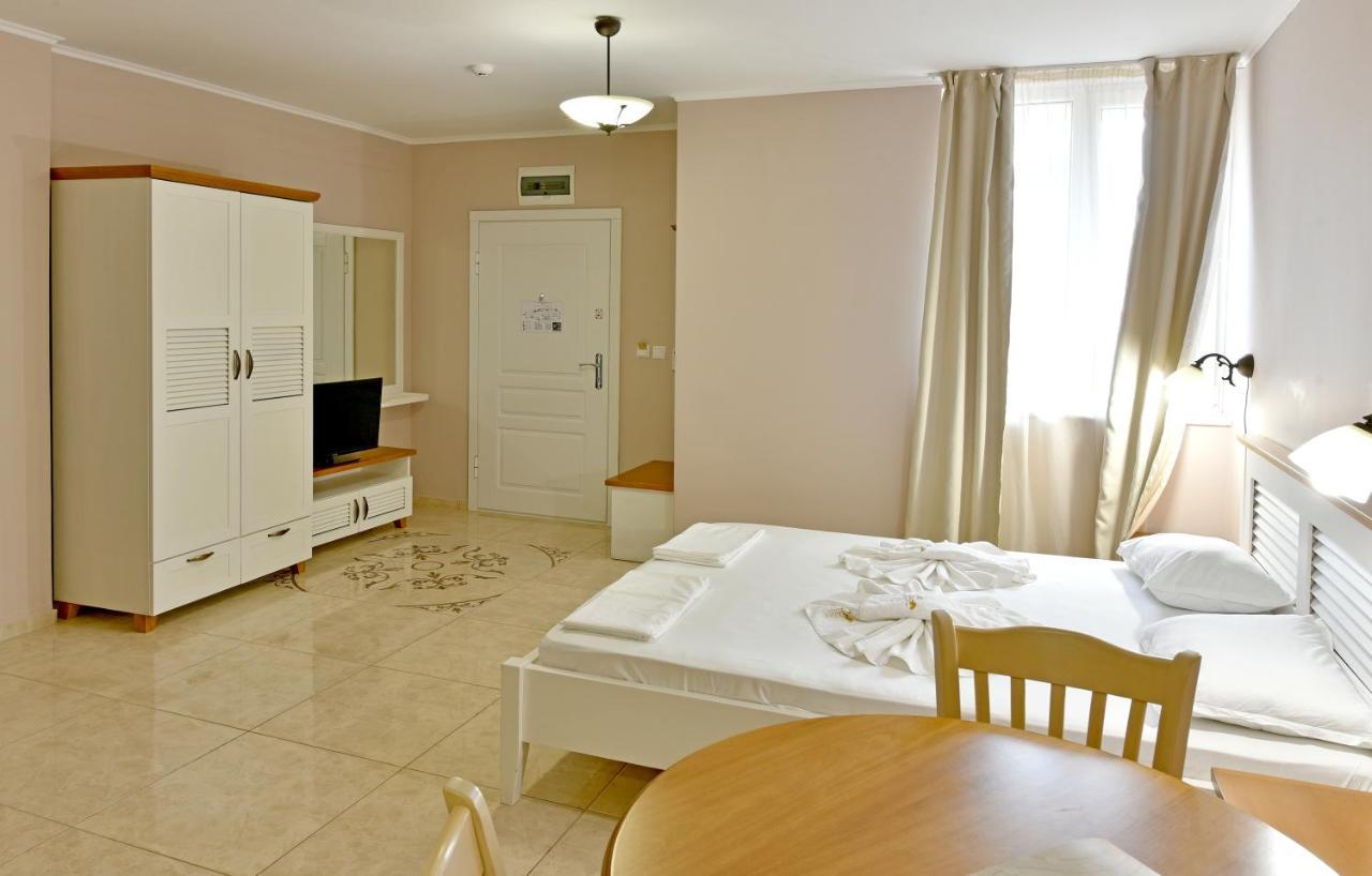 Sirena Palace Family Hotel Obzor Esterno foto