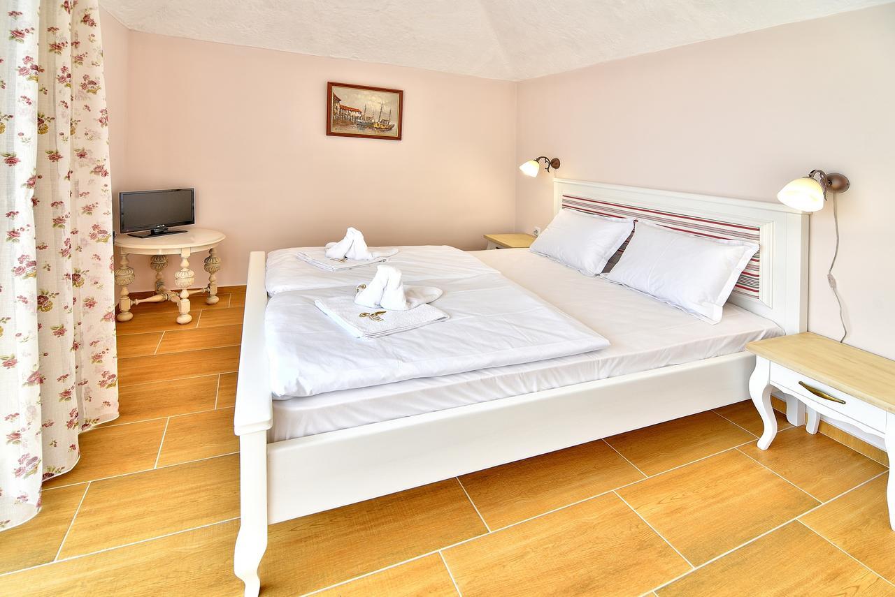 Sirena Palace Family Hotel Obzor Esterno foto